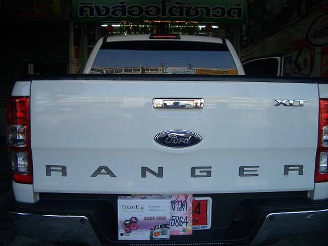 ลูกค้านำ รถยนต์ FORD RANGER 2012 มาติดตั้ง เซนเซอร์ถอยหลัง 4 จุด กับทางร้าน