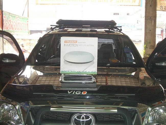 ลูกค้านำ รถยนต์ TOYOTA HILUX VIGO 4 ประตู มาติดตั้ง จานดาวเทียม TRUESAT กับทางร้าน